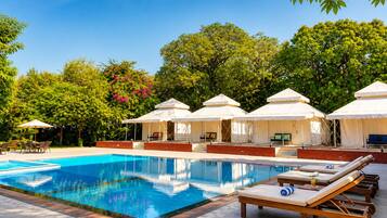 3 outdoor pools