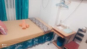 Double Room, City View | Desk, free WiFi - MJ Home (Taguig)
