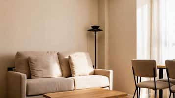 Apartamento, 1 habitación | Zona de estar | Una Smart TV