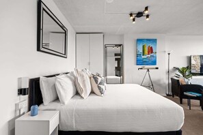 1 bedroom, iron/ironing board, WiFi, bed sheets - The Postcard - Harbour Bridge & Opera House Views (North Sydney)