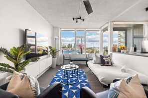 TV - The Postcard - Harbour Bridge & Opera House Views (North Sydney)