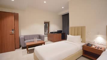 Quarto premium, vista para a cidade | Individualmente mobiliados, escrivaninha