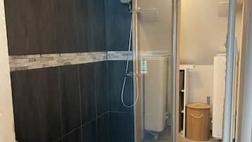Shower, towels