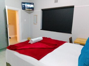 Comfort Double Room, Balcony | In-room safe, desk, laptop workspace, soundproofing - Neo ruks Guest Houses Parow  (Cape Town)