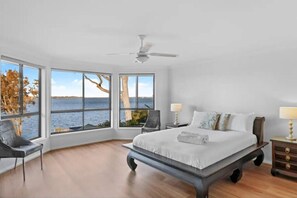 Iron/ironing board, travel cot, WiFi, bed sheets - Lakeview Retreat in Charmhaven (Charmhaven)