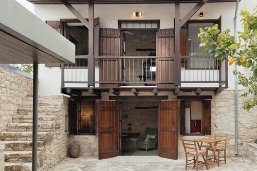 Traditional Stone 1BR Mountain Hideaway