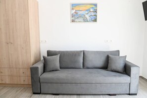 Living area - Black Sand Santorini Studio - 20m from Perissa Black sand beach (Perissa)