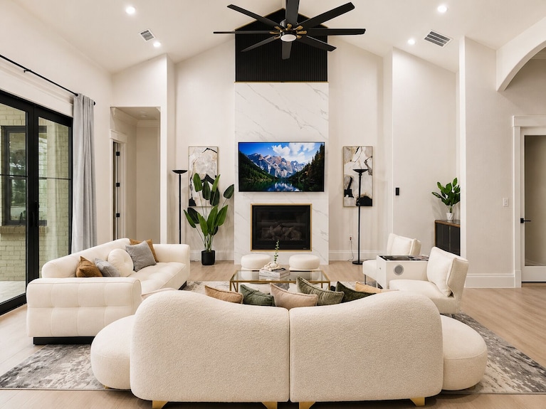 The Manor By Zkora Homes: Luxury Executive Estate With Ensuite Rooms - Sleeps 15 - Midland, TX