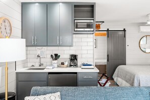 Private kitchen - Lakeview Apartment #5 at Chimney Corners Resort (Frankfort)