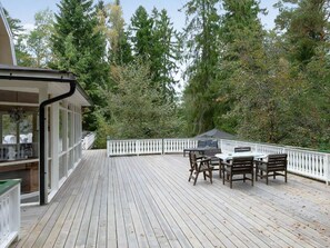 Outdoor dining - Unique stay on Vindö in Stockholm's archipelago! (Djurhamn)