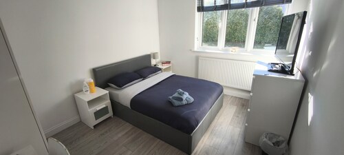 Room-delightful Double Room in Shared Ho