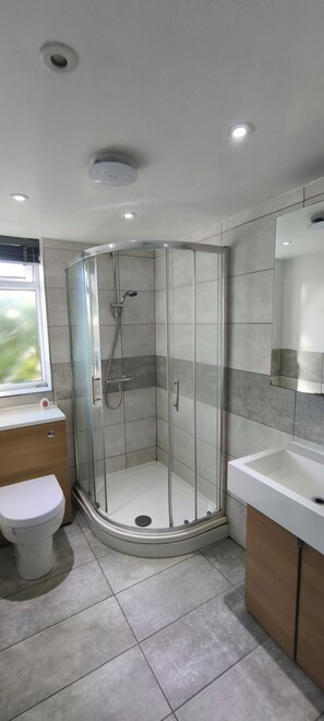 Dortoir Partagé, 1 chambre, vue jardin | Salle de bain