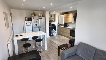 Shared Dormitory, 1 Bedroom, Garden View | Living room