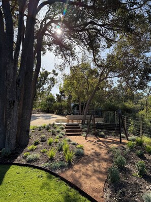 Property grounds - 1.5 hour from Perth - Family Home, Intimate Retreat Space with Estuary Views (Herron)