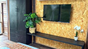 Luxury Villa, 2 Bedrooms, Balcony, Sea View | Desk, free WiFi