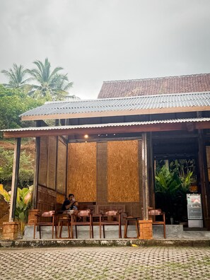 Luxury Villa, 2 Bedrooms, Balcony, Sea View | Outdoor dining - Salty Cabin Sunset Views Yeh Leh Beach (Tabanan)