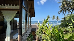 Villa de lujo, 2 habitaciones, balcón, vista al mar | Vista a la playa o el mar