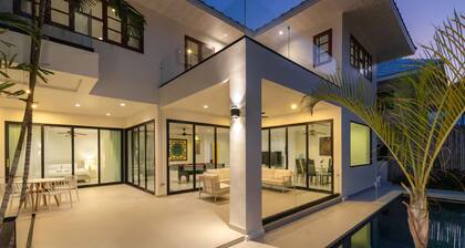 Grand Hill Mansion