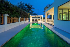 Vila família, vista para a piscina | Piscina | Piscina externa
