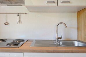 Fridge, microwave, stovetop, dishwasher - Apartment 'Sonnenblume' with Mountain View, Balcony and Wi-Fi (Meltina)