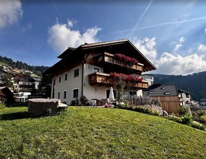 Exterior - Apartment 'Margerite' with Mountain View, Balcony and Wi-Fi (Meltina)
