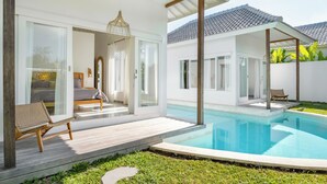 A modern house with a pool, large glass doors, and a wooden deck. - Bingin Beach Villas (Pecatu)