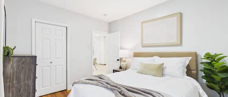 4 bedrooms, iron/ironing board, WiFi, bed sheets