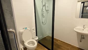 Standard Twin Room, Mountain View | Bathroom | Shower, free toiletries, hair dryer, slippers