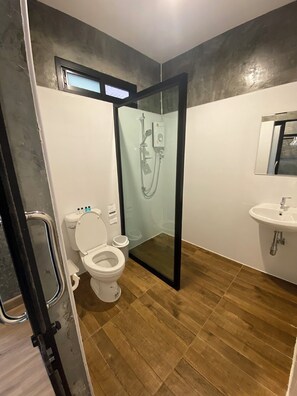 Standard Twin Room, Mountain View | Bathroom | Shower, free toiletries, hair dryer, towels - Morning Thanthong Chiang Mai (Mae On District)