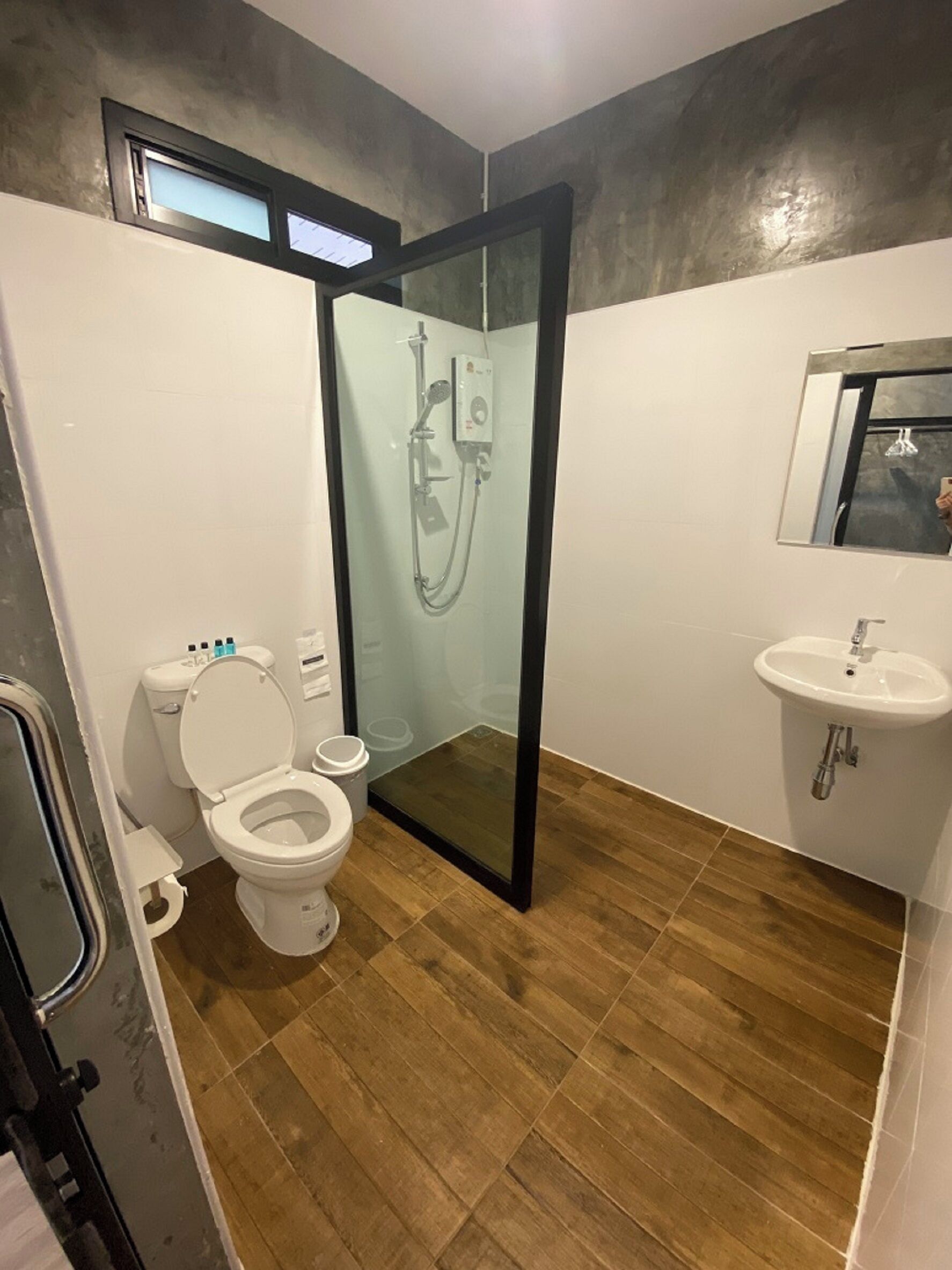 Shower, free toiletries, hair dryer, towels