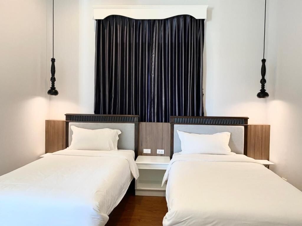 Deluxe Twin Room, Balcony | In-room safe
