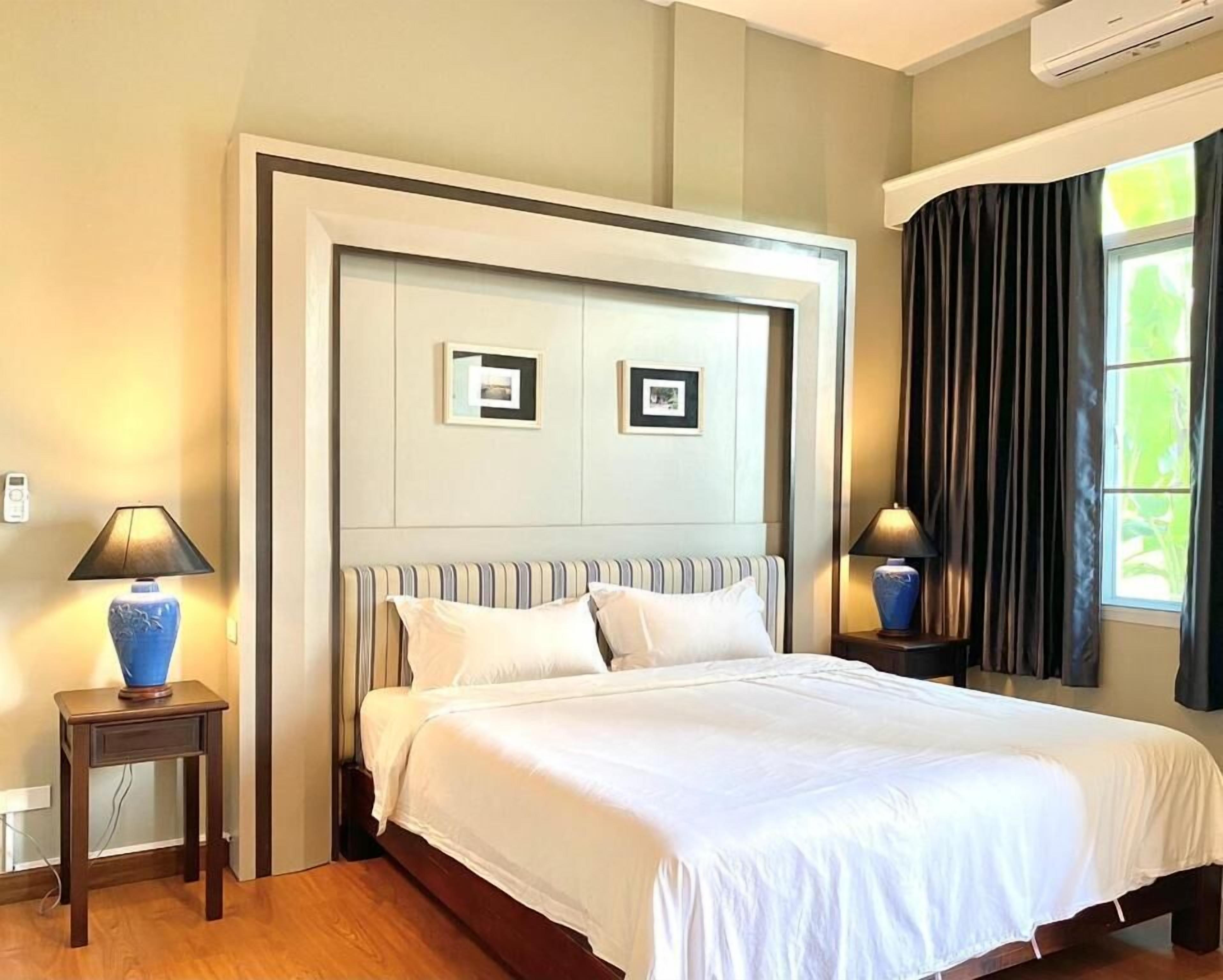 Deluxe Double Room, Balcony | In-room safe