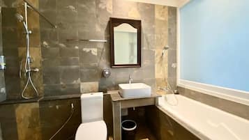 Superior-Doppelzimmer, Balkon | Badezimmer