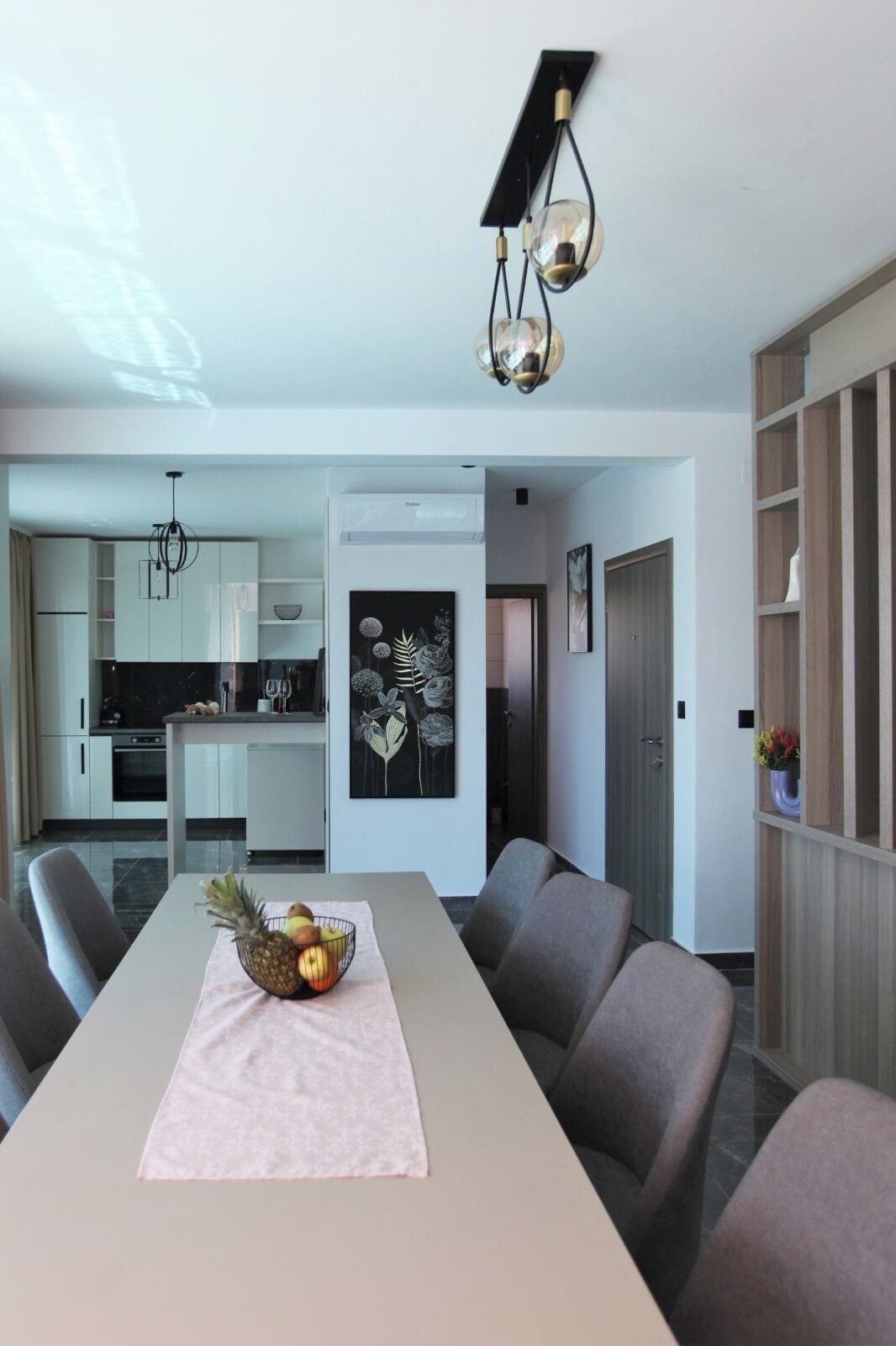 Apartamento superior, 3 habitaciones, Aire acondicionado, vistas parciales al mar | Restauración