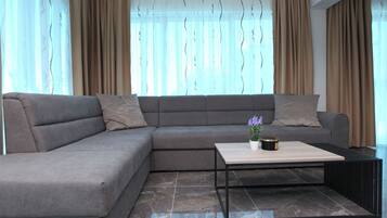 Superior Apartment, 3 Bedrooms, Air conditioning, Partial Sea View | Living area