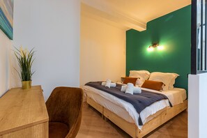 2 chambres, coffres-forts dans les chambres, bureau