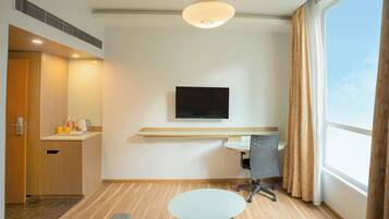Desk, laptop workspace, iron/ironing board, free WiFi