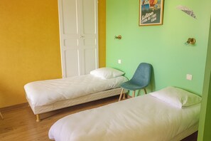 Room - Central Twin Room | Walk to Local Brasseries | 1.8mi to Lake Ferréols (Digne-les-Bains)