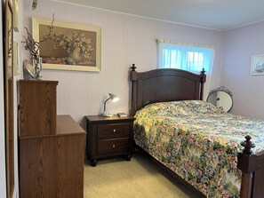 3 bedrooms, WiFi - Enjoyable 3-bedroom house in charming Surrey neighborhood, close to everything (Surrey)