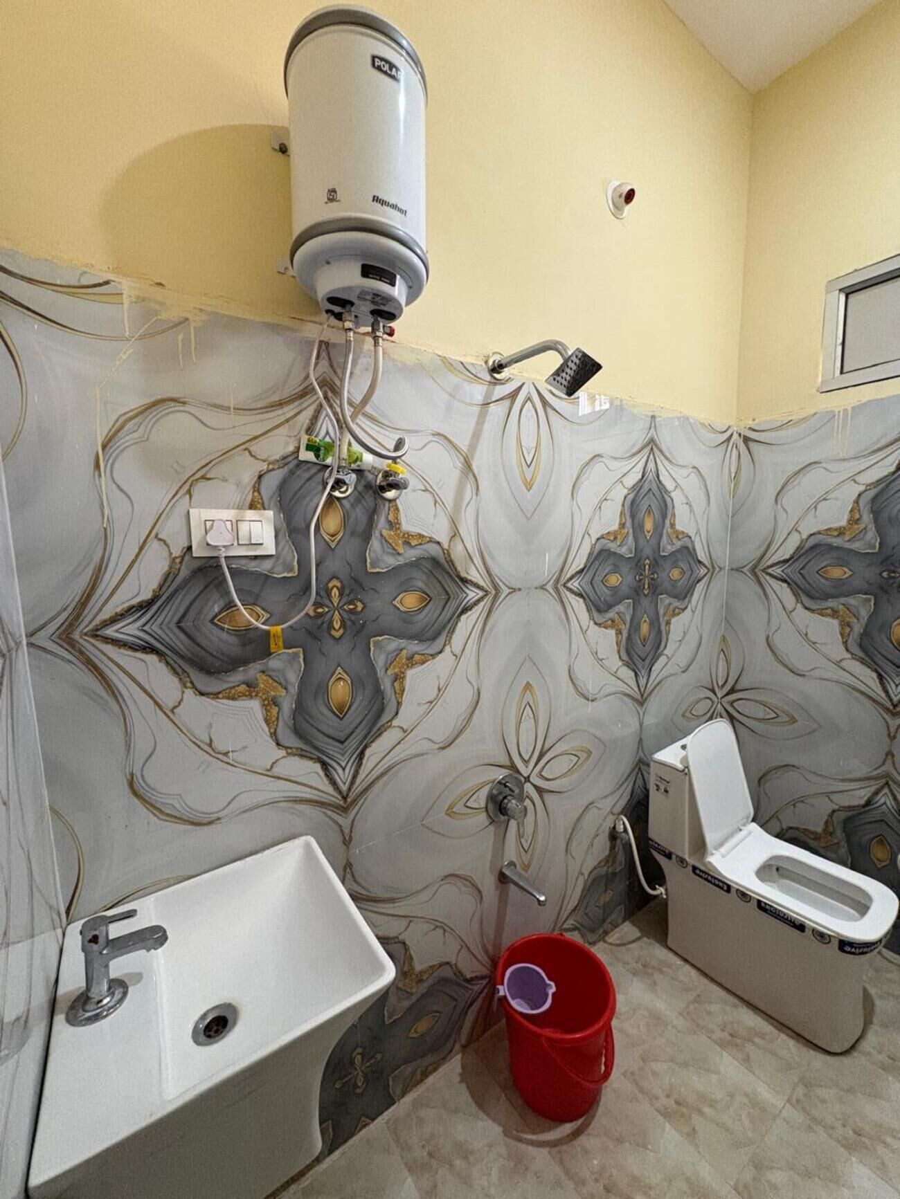 Classic Double Room | Bathroom | Towels, soap