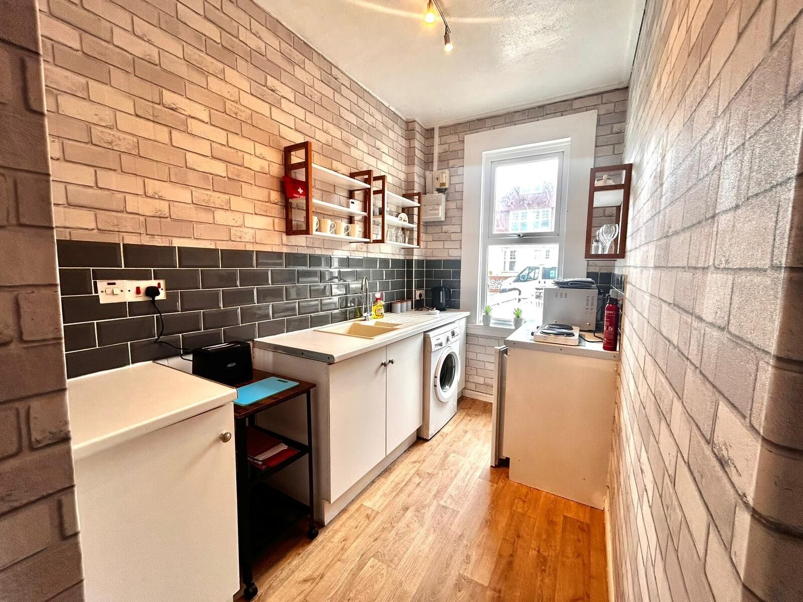 Fridge, microwave, oven, coffee/tea maker