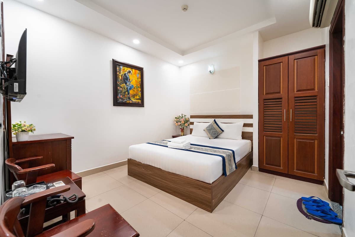 Standard Double Room | Free WiFi, bed sheets