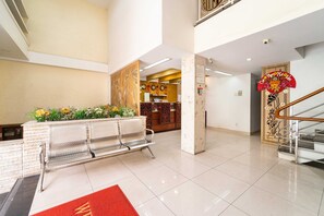 Área de estar no saguão