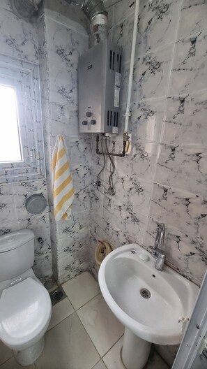 Bathroom - Charming 2-Bedroom Apartment in Vibrant Agouza, Egypt (Agouza)
