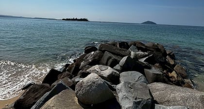 60 seconds to the ocean. Just one train ride from Fukuoka Airport. Old-fashioned Japan—something you can't experience at a hotel. Entire traditional Japanese house for rent.