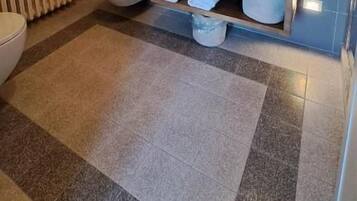 Chambre Double, balcon, vue jardin | Salle de bain