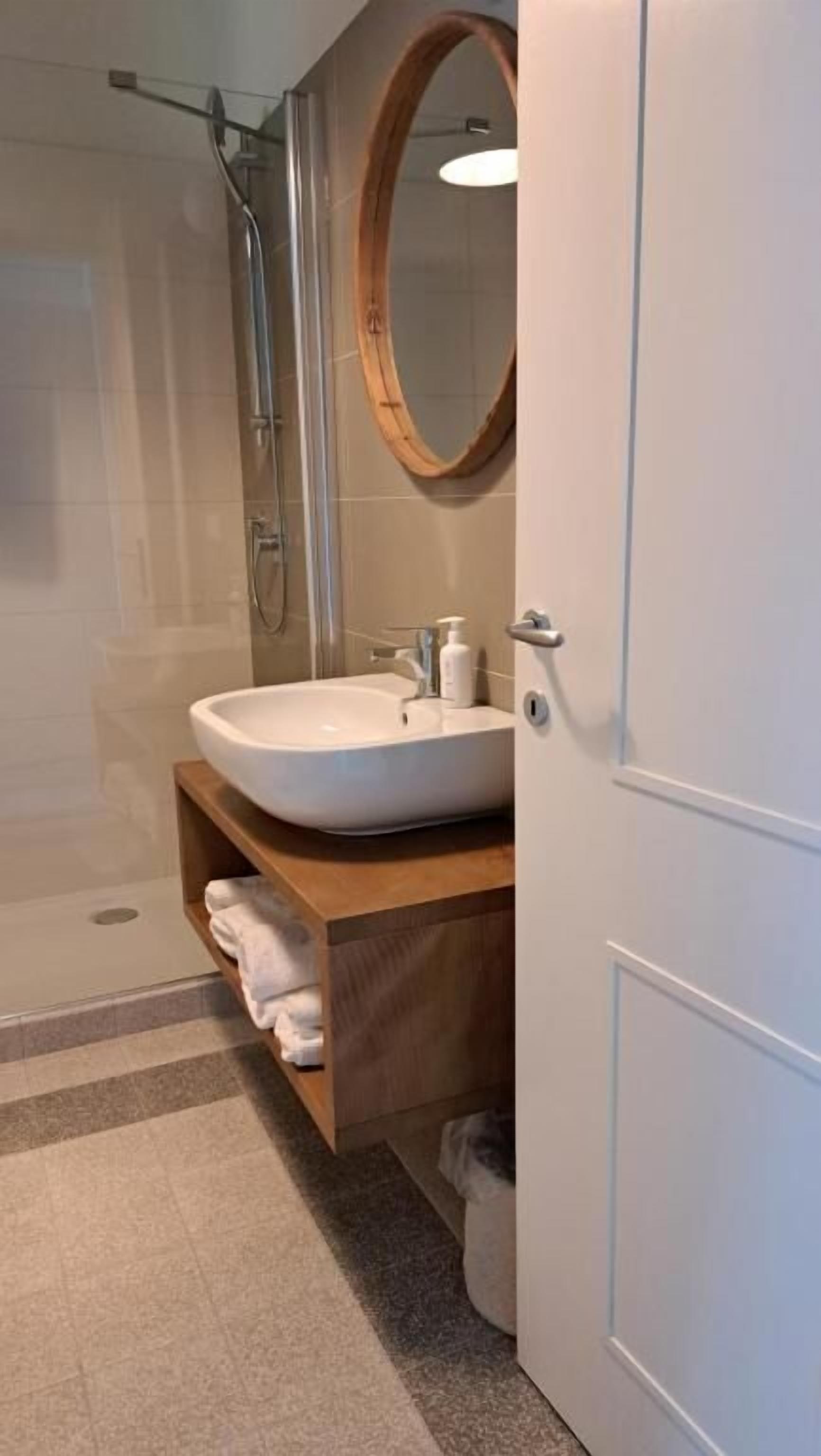Suite, Balkon, Gartenblick | Badezimmer