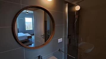Dobbeltværelse - balkon - udsigt til have | Badeværelse