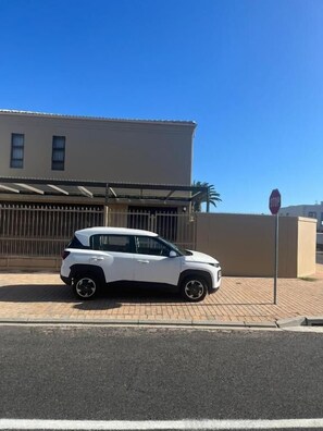 Property grounds - Beach Road Coastal Suite - Melkbos Beach and Restaurants Walkable (Cape Town)