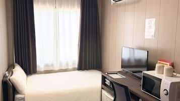 Double Room, Non Smoking | In-room safe, desk, iron/ironing board, free WiFi